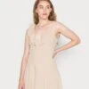 Wal G Jolene Asymmetric Skater Dress - Robe En Jersey - Beige 1 Wal G Jolene Asymmetric Skater Dress - Robe En Jersey - Beige -Wal G 0d663d709b1e43d8aac9bc9f2e937fed