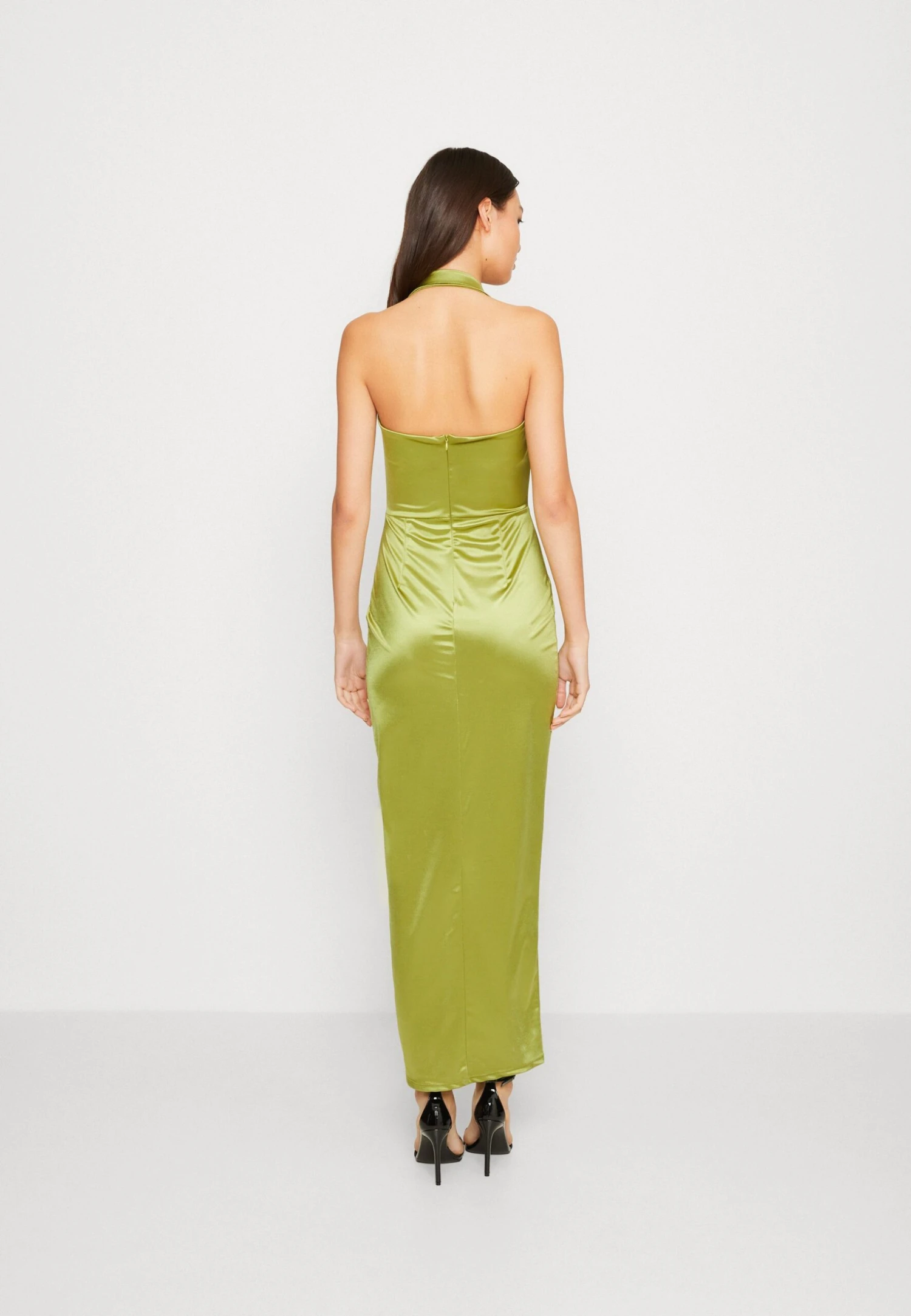 Wal G Mona Halter Neck Maxi - Robe De Cocktail - Pea Green 5 Wal G Mona Halter Neck Maxi - Robe De Cocktail - Pea Green – Image 3
