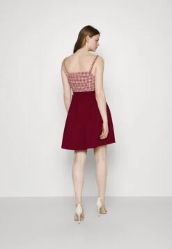 Wal G Zara Pleated Skater Skirt - Jupe Trapèze - Berry Wine -Wal G 229472d8bef2453d9d23a5691eaac66a