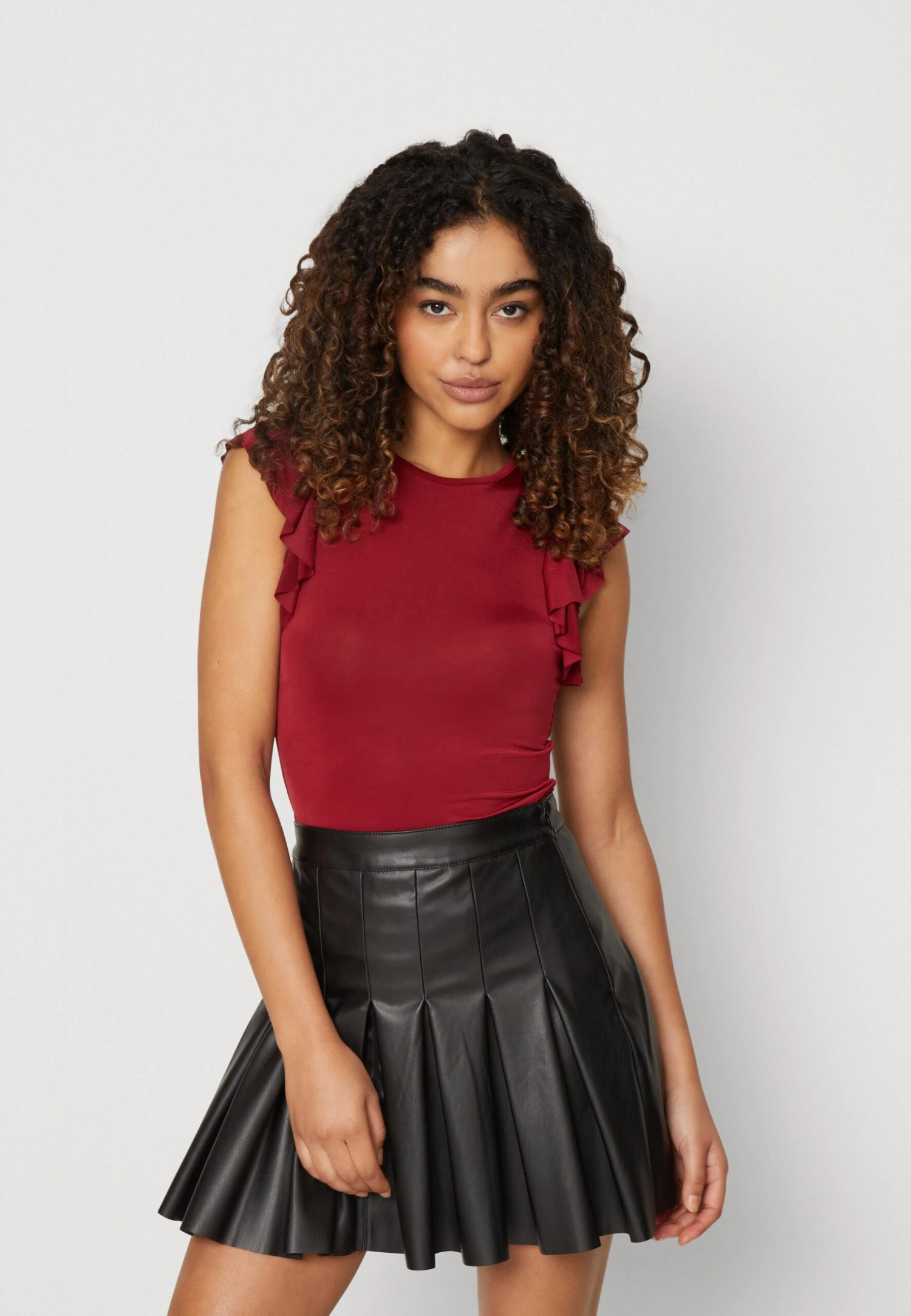 Wal G Ben Ruffle Bodysuit - T-Shirt Imprimé - Burgundy 3 Wal G Ben Ruffle Bodysuit - T-Shirt Imprimé - Burgundy