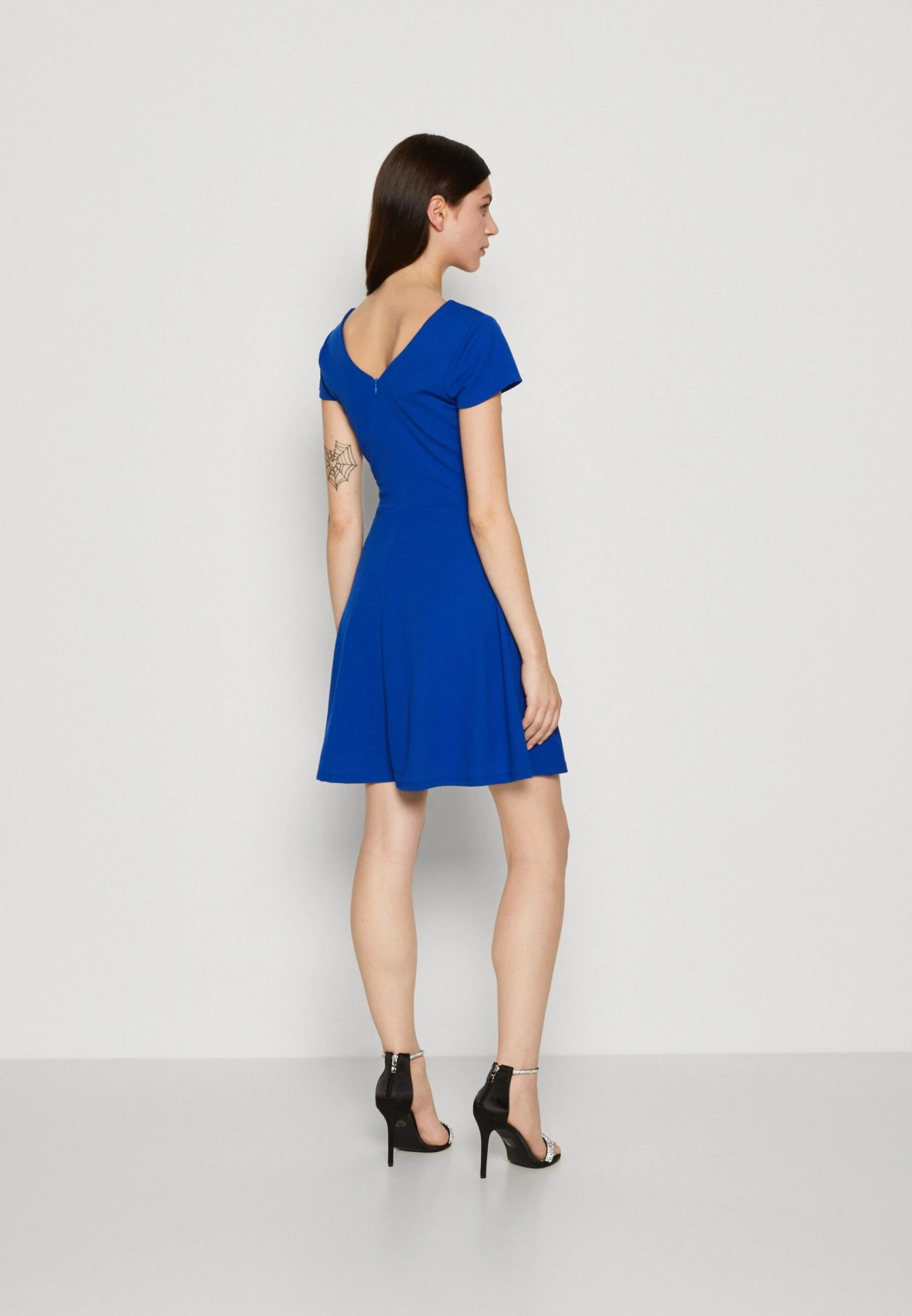 Wal G Milly Knot Ruffle Skater - Robe En Jersey - Electric Blue 5 Wal G Milly Knot Ruffle Skater - Robe En Jersey - Electric Blue – Image 3