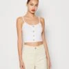 Wal G Christina Button Crop Top - Débardeur - White -Wal G 2fbae79ad38a4d1dbd0a87eba0700eb3