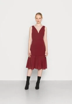 Wal G Jessie Pleat Midi Dress - Robe De Soirée - Wine
