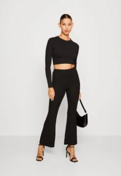 Wal G Roza Back Detail Crop - T-Shirt À Manches Longues - Black 9 Wal G Roza Back Detail Crop - T-Shirt À Manches Longues - Black -Wal G 35b95bafe4f04088bdfbffb16ffbbfd9