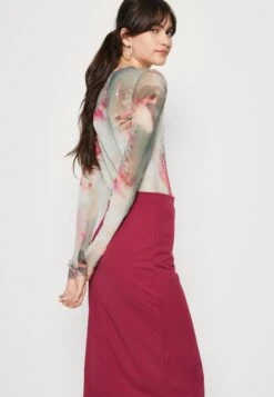 Wal G Valentines Heart Midi Skirt - Jupe Crayon - Magenta -Wal G 417646f279d8487fa20e7d3bba89324d