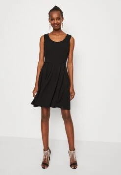 Wal G Valentines Holly Heart Cut Out Skater - Robe De Soirée - Black -Wal G 4732a20ac30c44739d2cae9454dd49ca