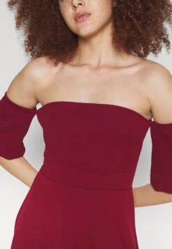 Wal G Renvi Off Shoulder Skater - Robe De Soirée - Berry Wine -Wal G 4b58e40e309441afb7b83b3f96ac075c