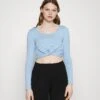 Wal G Karina Tie Top - T-Shirt À Manches Longues - Dusty Blue 1 Wal G Karina Tie Top - T-Shirt À Manches Longues - Dusty Blue -Wal G 50b43bae47db49a08770392b4e686407