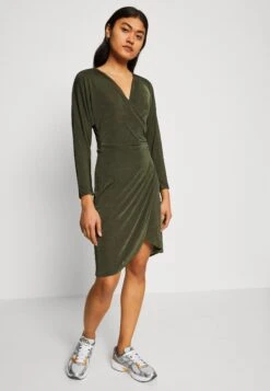 Wal G Zarah Wrap Mini - Robe En Jersey - Olive Green -Wal G 5514d47424854a87b8a35a6cc56b76b8