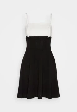 Wal G Janya Contrast Skater - Robe En Jersey - Black/White 12 Wal G Janya Contrast Skater - Robe En Jersey - Black/White -Wal G 5865d8a9f50e4e65ae10f0e3a1a42a18