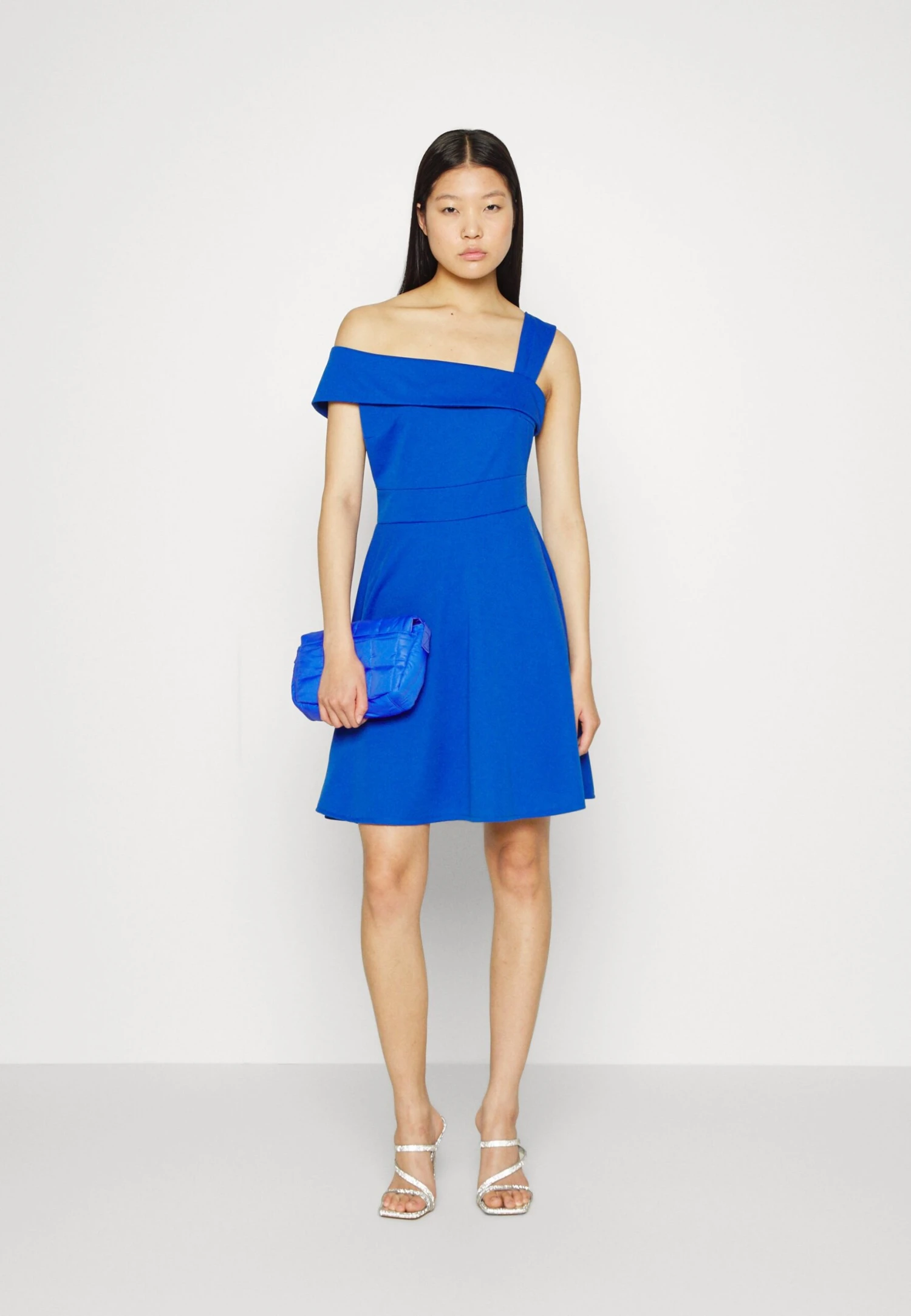 Wal G Noelle Off The Shoulder Skater - Robe En Jersey - Electric Blue 4 Wal G Noelle Off The Shoulder Skater - Robe En Jersey - Electric Blue – Image 2