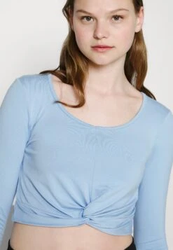 Wal G Karina Tie Top - T-Shirt À Manches Longues - Dusty Blue -Wal G 6fa3525d6f4e4fab9cf985a1d235a40b