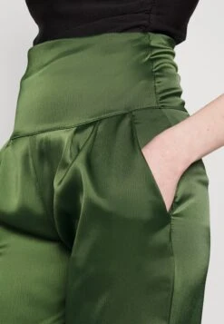 Wal G Peppa High Waisted Trouser - Pantalon Classique - Dark Khaki -Wal G 797f82a3f6b14fddb6955bf9153a1320