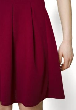 Wal G Zara Pleated Skater Skirt - Jupe Trapèze - Berry Wine -Wal G 8d92a34cc2534c089dcd4f15bea46974