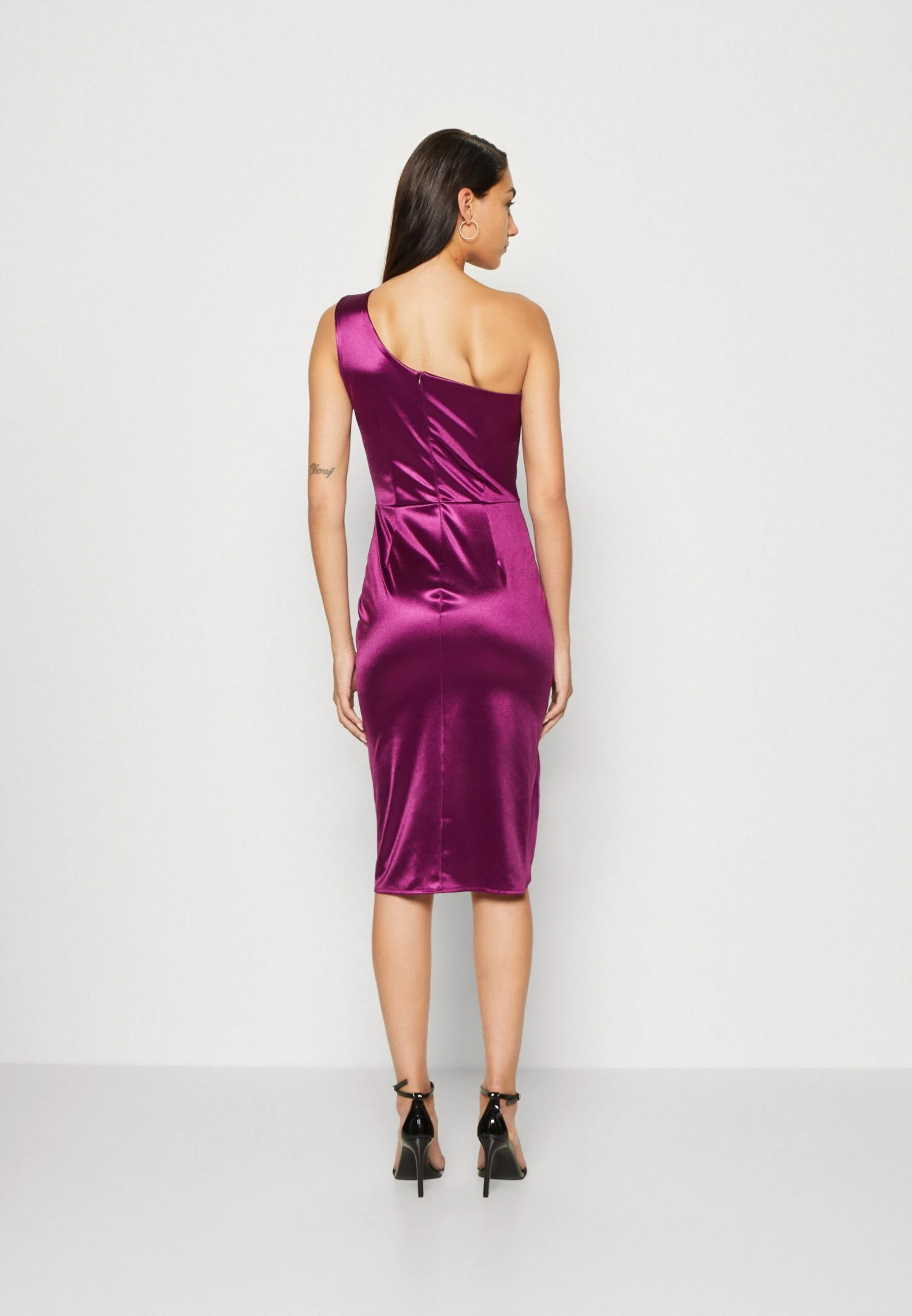 Wal G Niomi One Shoulder Midi - Robe De Soirée - Magenta 5 Wal G Niomi One Shoulder Midi - Robe De Soirée - Magenta – Image 3