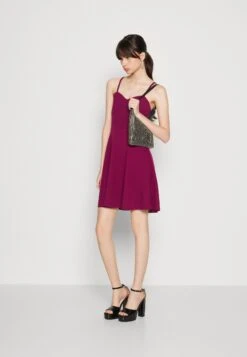 Wal G Asha Skater - Robe De Soirée - Plum 9 Wal G Asha Skater - Robe De Soirée - Plum -Wal G 90e7322e082247f7855ce009dd866bac