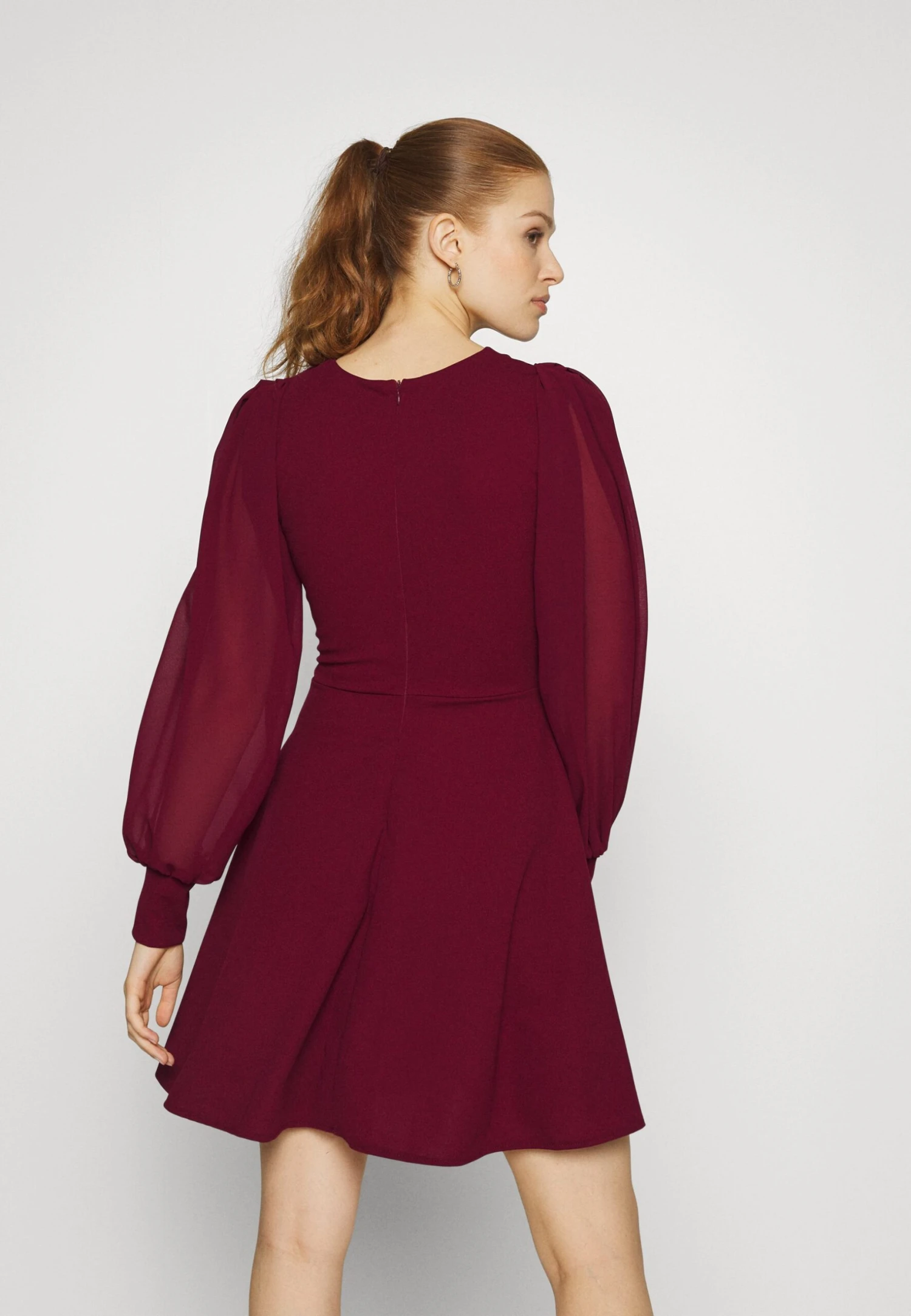 Wal G Kat Sleeve Dress - Robe De Jour - Berry Wine 5 Wal G Kat Sleeve Dress - Robe De Jour - Berry Wine – Image 3