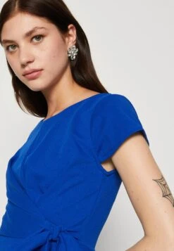 Wal G Milly Knot Ruffle Skater - Robe En Jersey - Electric Blue 11 Wal G Milly Knot Ruffle Skater - Robe En Jersey - Electric Blue -Wal G 93acc43b97ca4c2093b9fc364e437d71