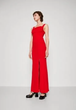 Wal G Maya Square Neck Maxi - Robe En Jersey - Red -Wal G 9430ef6eff1143c6ad8495850dd4d938