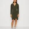 Wal G Zarah Wrap Mini - Robe En Jersey - Olive Green -Wal G a9e97d522ab0449db2066eceba05c4bd