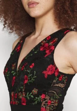 Wal G Embroidered Lace Maxi - Robe De Soirée - Black/Red -Wal G ab0ccb76959c44c88978e3c07b99acbe