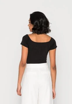 Wal G Hallieoff The Shoulder Body Suit - T-Shirt Basique - Black -Wal G ade19a8aa0bc470184051238c5c97050