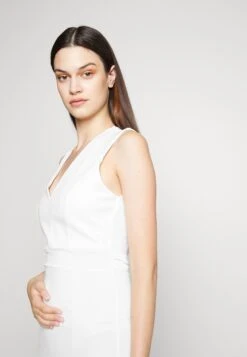 Marietta V Neck Maxi Dress - Robe En Jersey - White -Wal G bf771cd8a04a495ab53d6a6f2fc1c930