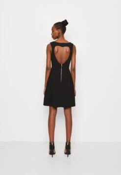 Wal G Valentines Holly Heart Cut Out Skater - Robe De Soirée - Black -Wal G c0e17ae494c84fe7ab576dbdaaf62598