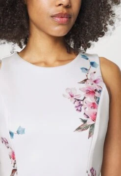 Wal G Wgxzl Wedding - Brigitta Round Neck Maxi Dress - Robe De Cocktail - White -Wal G c39970b126454f1e8b091fa9437576d7