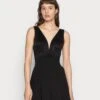 Wal G V Neck Skater - Robe De Soirée - Black