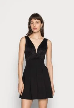 Wal G V Neck Skater - Robe De Soirée - Black