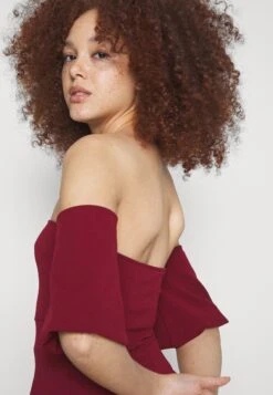 Wal G Renvi Off Shoulder Skater - Robe De Soirée - Berry Wine -Wal G de952ee7795740f0a912607c308bc202