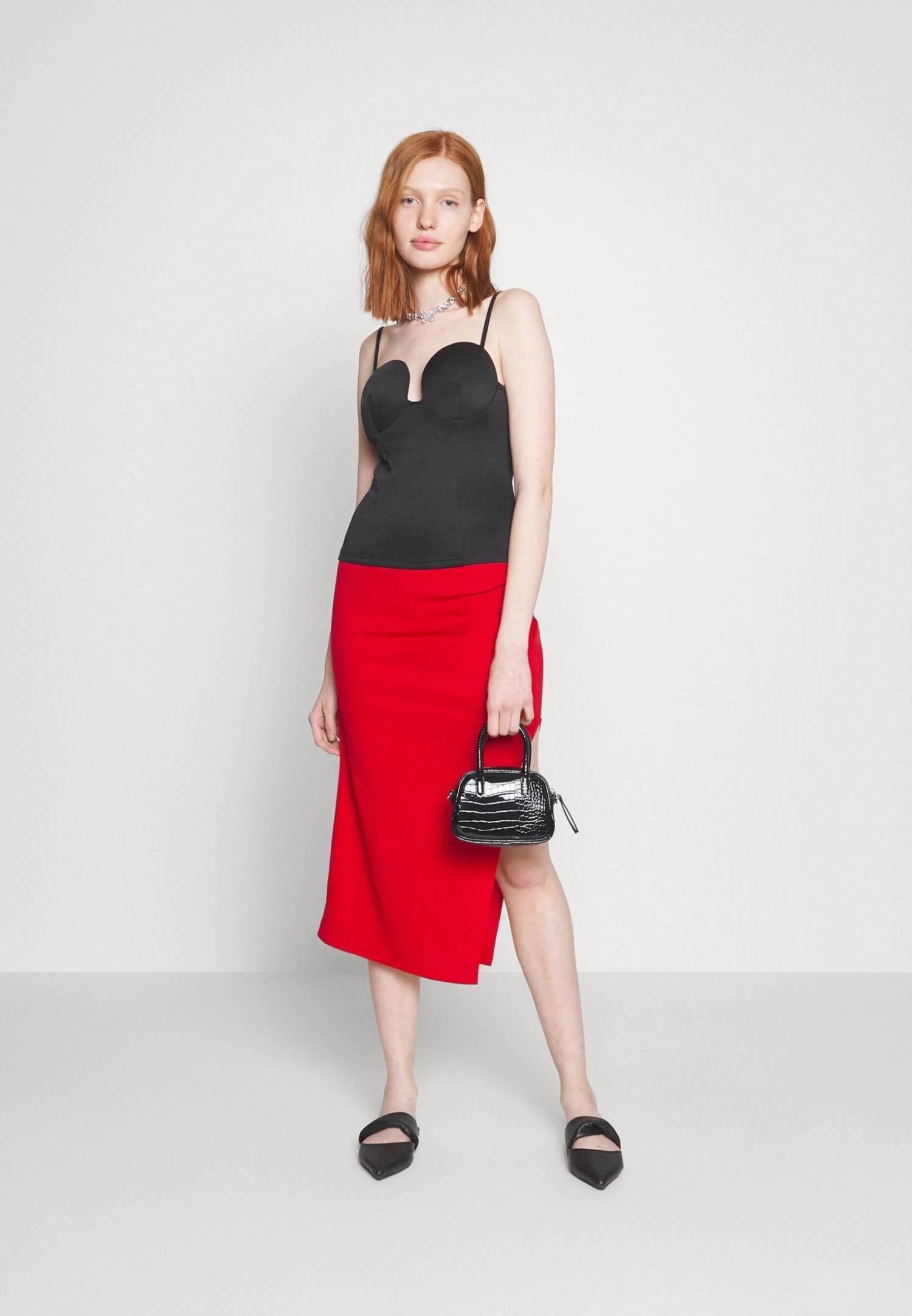 Wal G Reilly Rouched Midi Skirt - Jupe Crayon - Red 4 Wal G Reilly Rouched Midi Skirt - Jupe Crayon - Red – Image 2