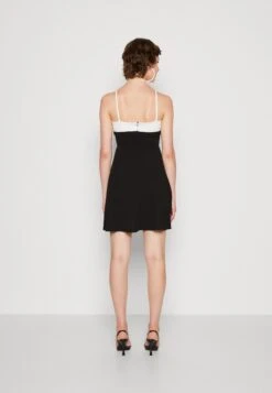 Wal G Janya Contrast Skater - Robe En Jersey - Black/White 10 Wal G Janya Contrast Skater - Robe En Jersey - Black/White -Wal G f4a571b5540744f09c7ddc9687972f61