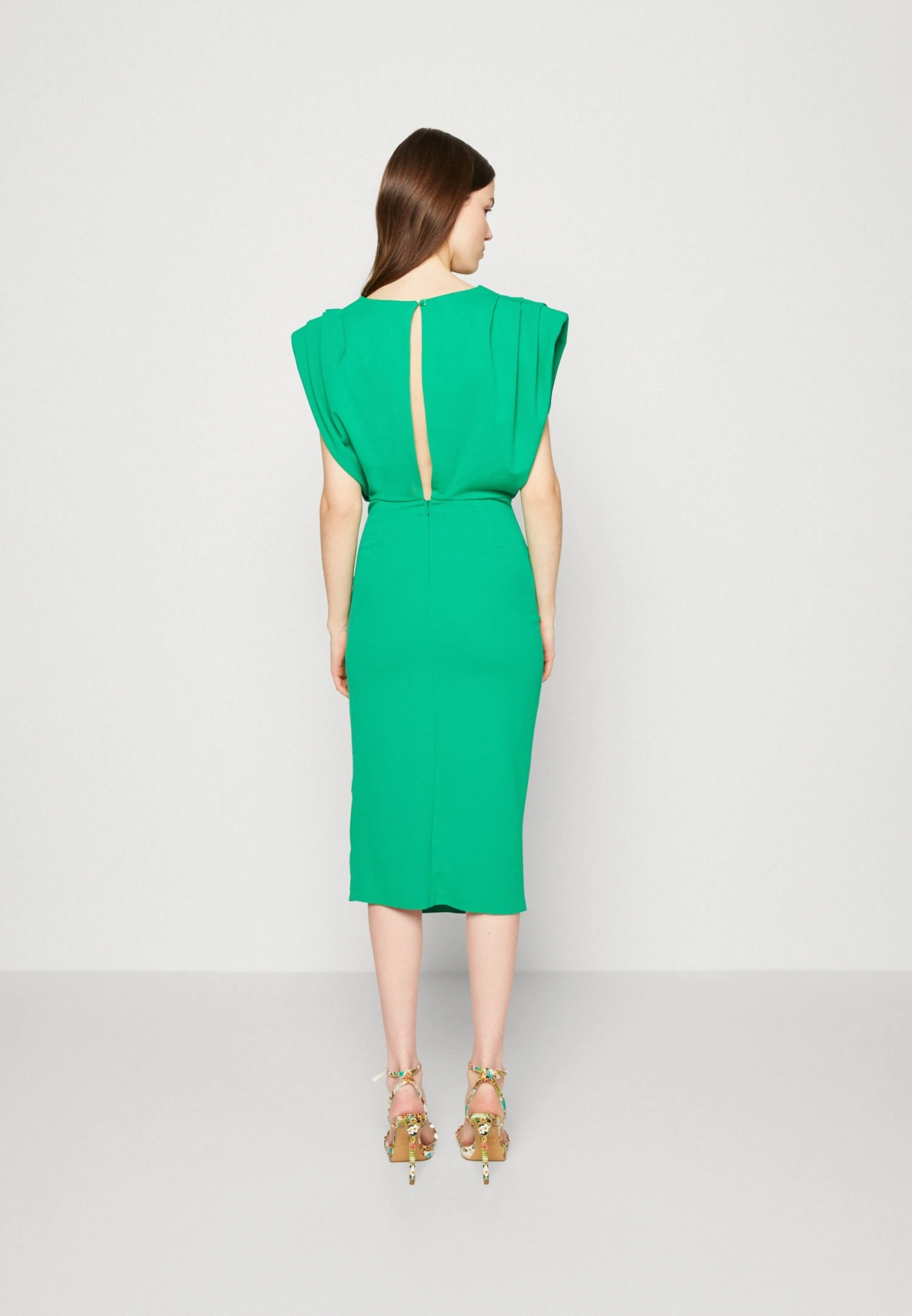 Wal G Cruise Collection Roxy Power Shoulder Midi - Robe De Soirée - Leaf Green 5 Wal G Cruise Collection Roxy Power Shoulder Midi - Robe De Soirée - Leaf Green – Image 3