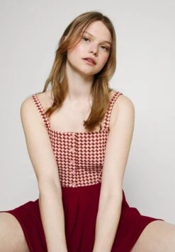 Wal G Zara Pleated Skater Skirt - Jupe Trapèze - Berry Wine -Wal G fcdcb8591e11492a9345b305c071a6e1